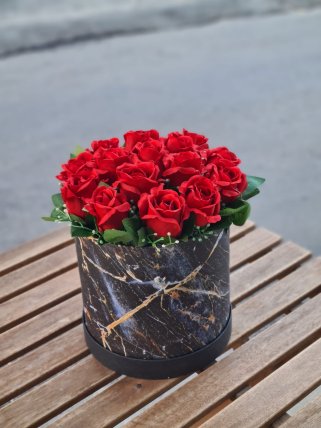 Siyah Silindir Kutuda Yapay Kırmızı Güller, Kütahyada Çiçekçi