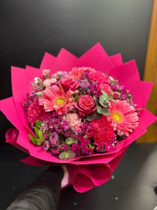 Pembe Işıltı, Kütahya Çiçekçi