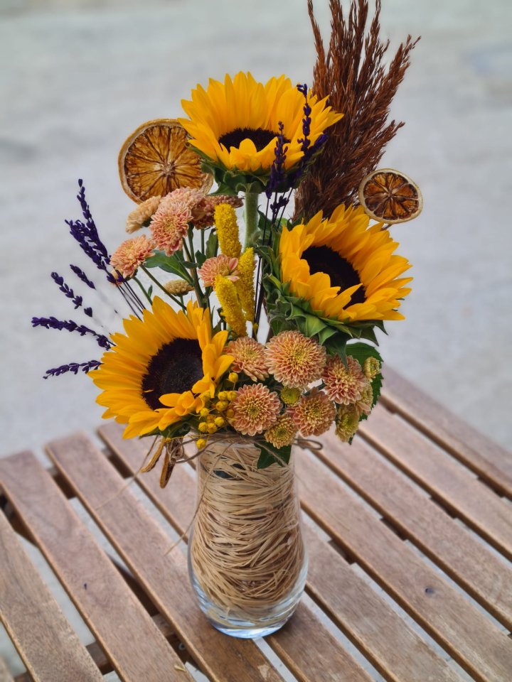 Vazoda Ayçiçekleri, Kütahya çiçekçi