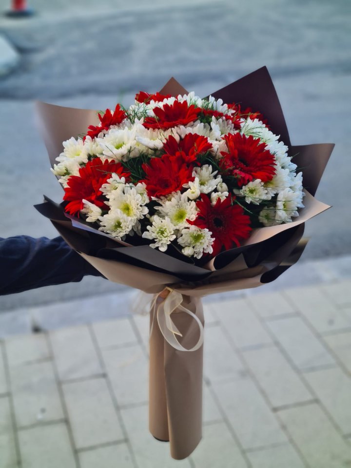 Kırmızı Beyaz Mevsim Buketi, Kütahya Melis Çiçek