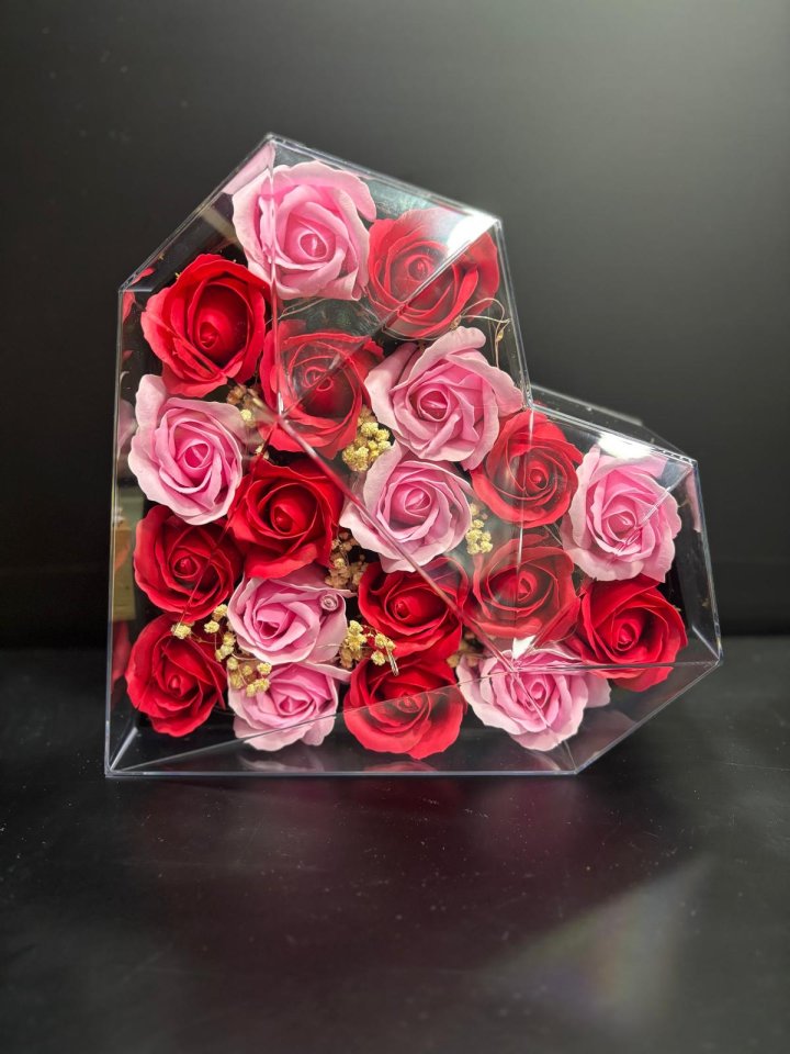 Işıklı Pembe Kırmızı Gül Kalp Aranjman