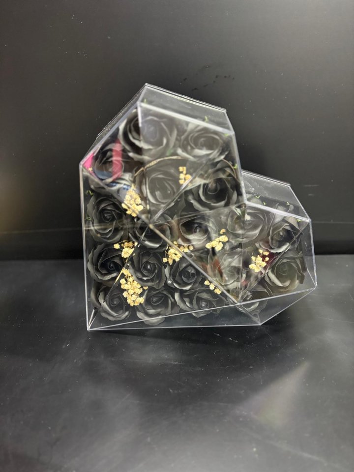 Işıklı Siyah Gül Kalp Aranjman