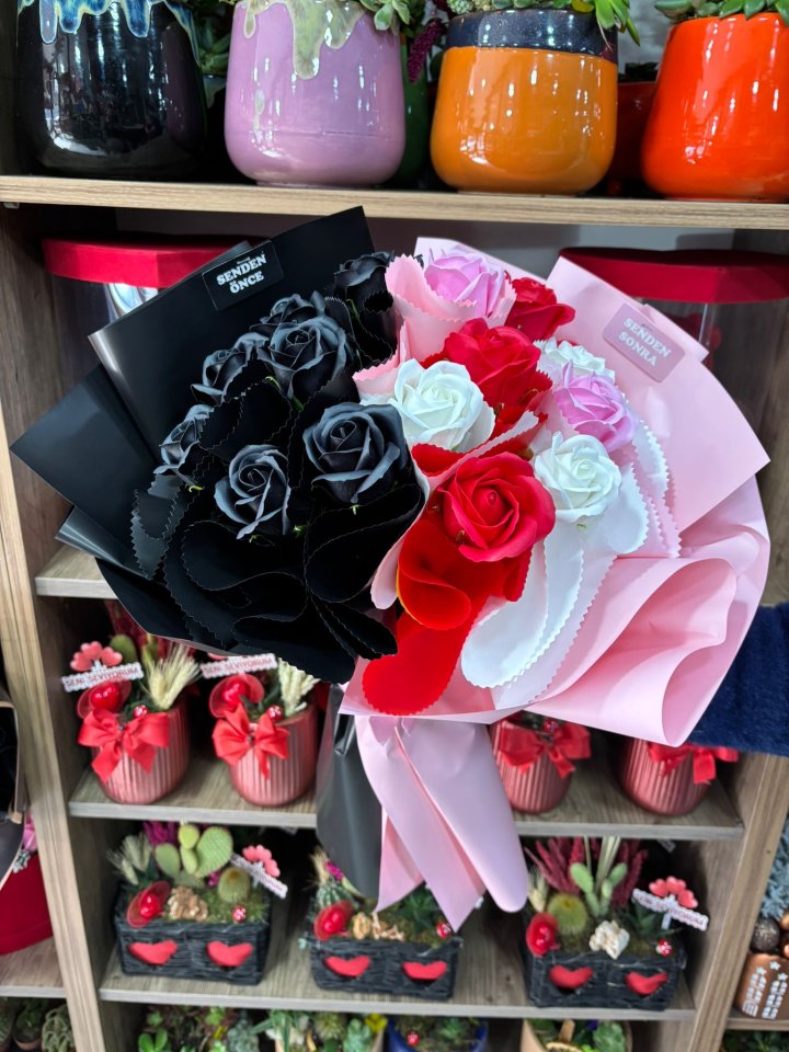 Senden Önce Senden Sonra, Kütahya Çiçekçi